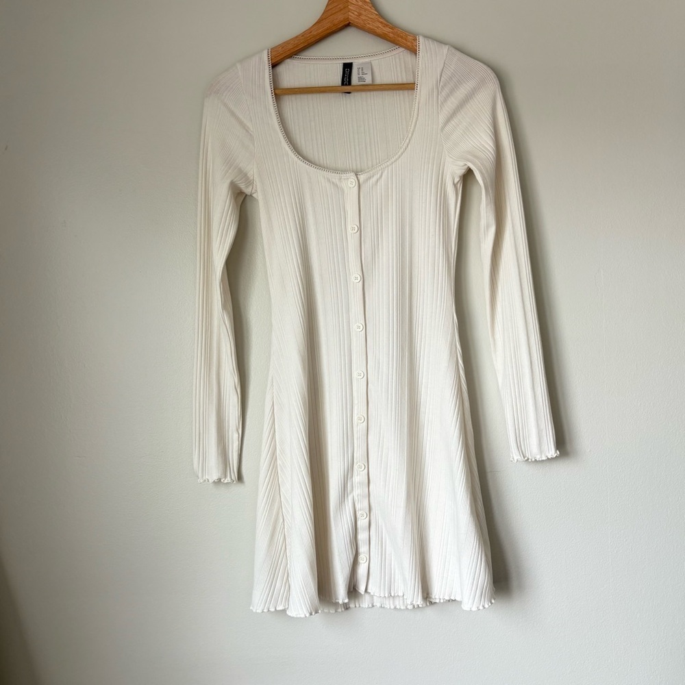H&M Divided White Pleated Mini Dress with Long Sleeves